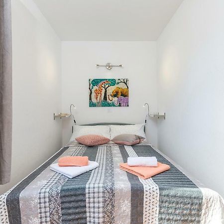 Apartment Sara โรวีน ภายนอก รูปภาพ