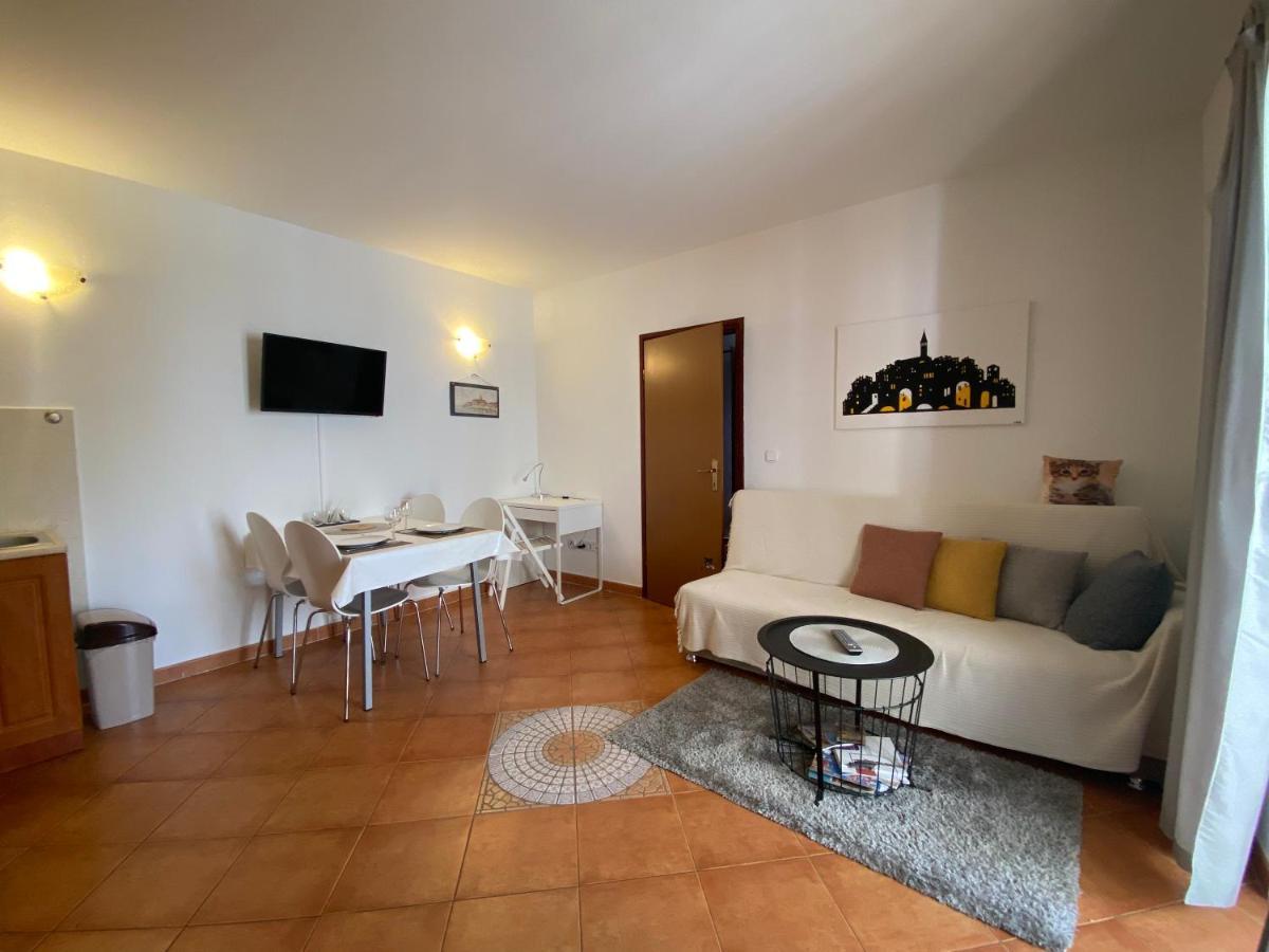 Apartment Sara โรวีน ภายนอก รูปภาพ